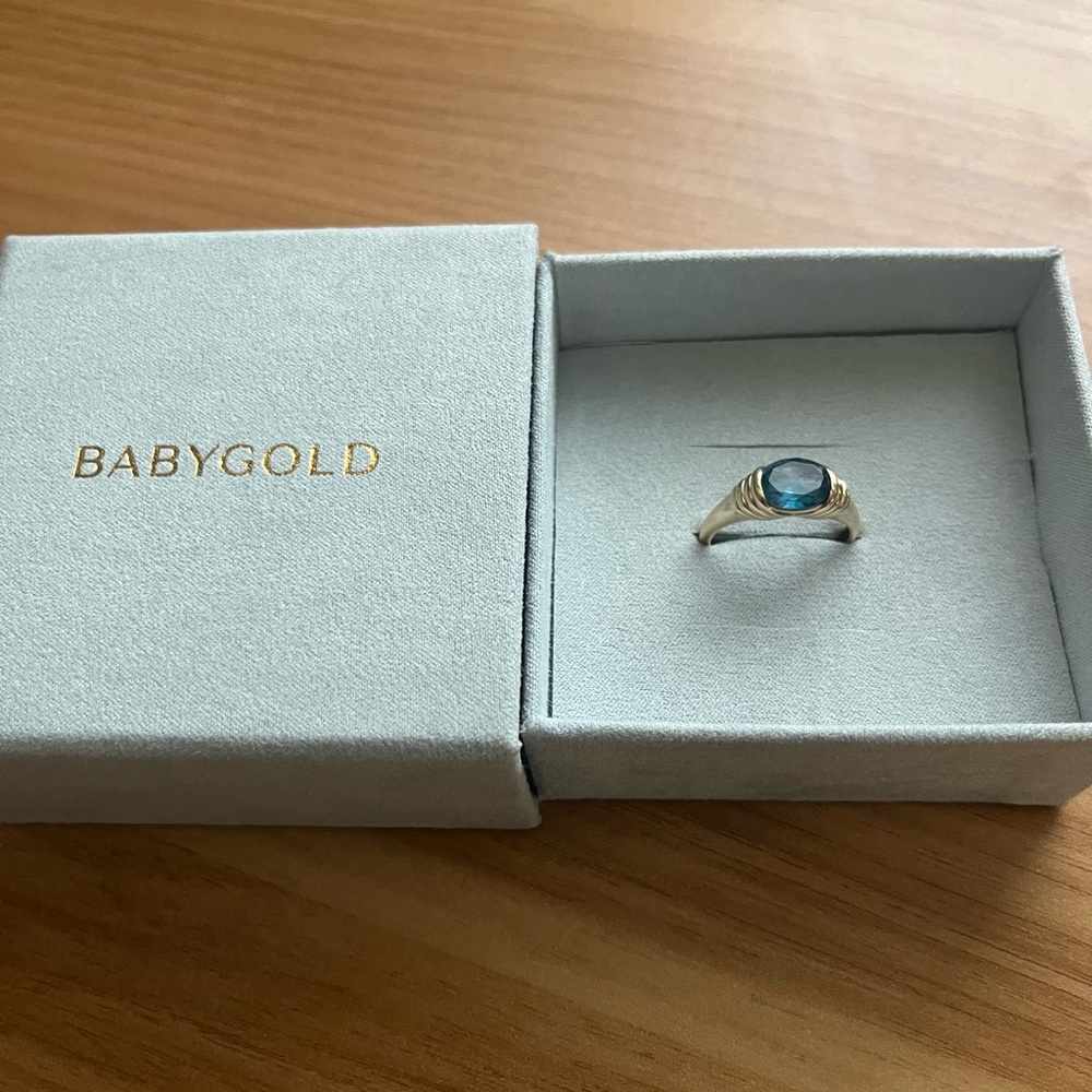 Mejuri Heirloom Ring- in London Blue Topaz. Size 10.